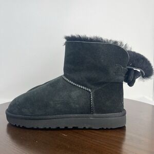 UGG Bailey Bow‎ Ankle Boots Women's 8 Black Suede sheepskin Lined Shoes 1093209
